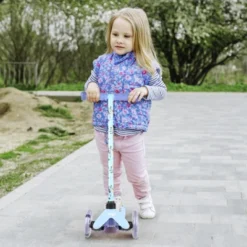 Bluey Tilt/Turn Scooter With Light Up Wheels -Bluey Deals Store GUEST bc6c3060 ea96 484a 8c23 e0a94f3c273e